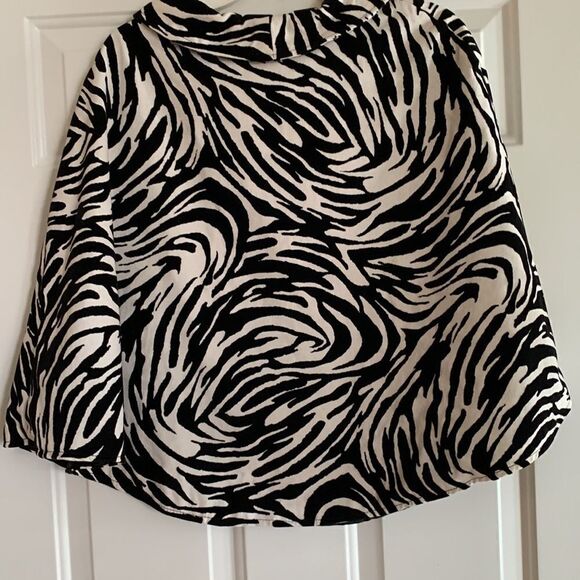 Caught ya lookin’ Large zebra print textured poncho - Picture 2 of 7